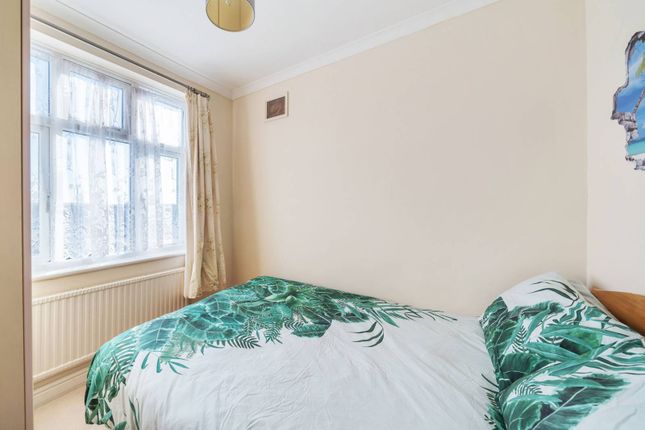 Thumbnail Semi-detached house to rent in Fairfield Crescent, Edgware