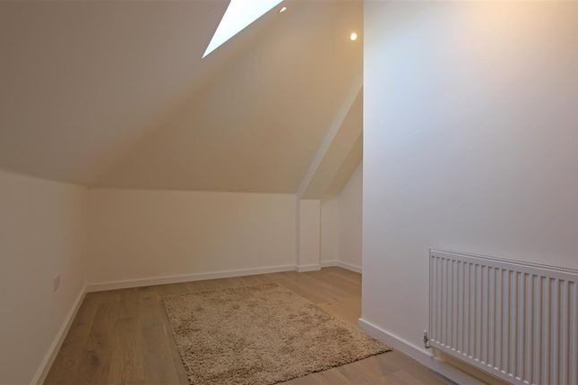Flat to rent in Haling Park Road, South Croydon