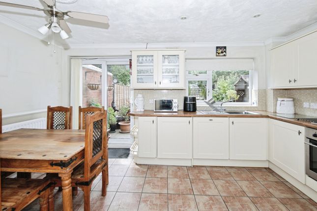 17, Newby Grove, West Midlands photo 2