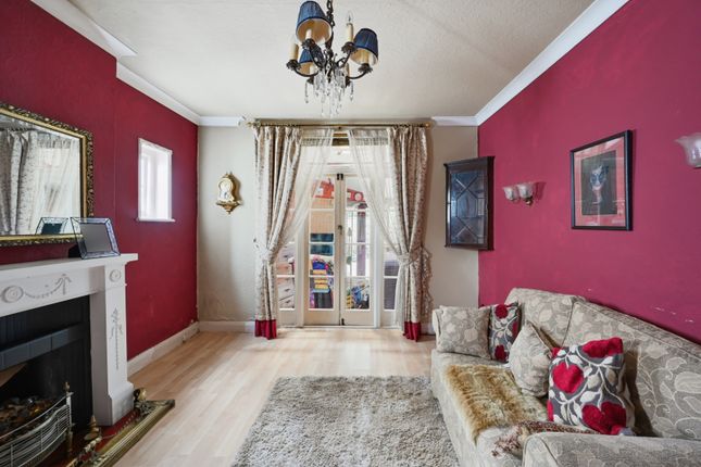1, Greenwood Close, Morden photo 4
