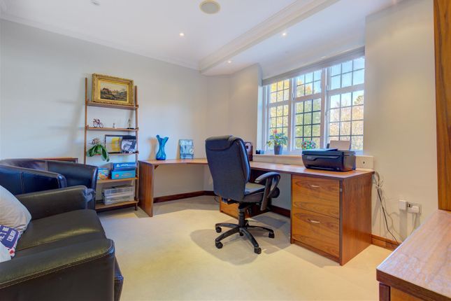 D0408 2 Raeburn Clo Ffstudy.Jpg