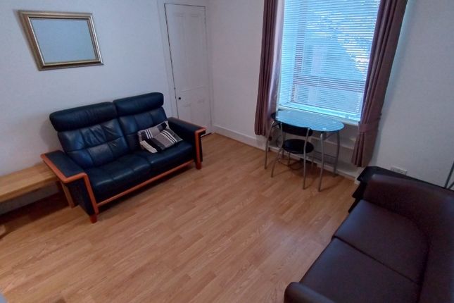 Flat to rent in Claremont Place, City Centre, Aberdeen