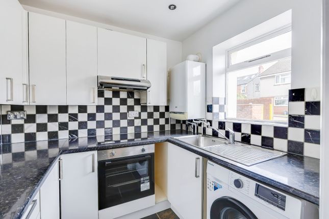 110,Flat 6, Hamilton Court, Pen-y-lan Road, Cardiff photo 4