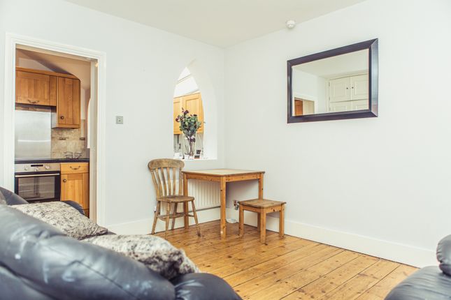 27, Gardner Road, Guildford photo 4