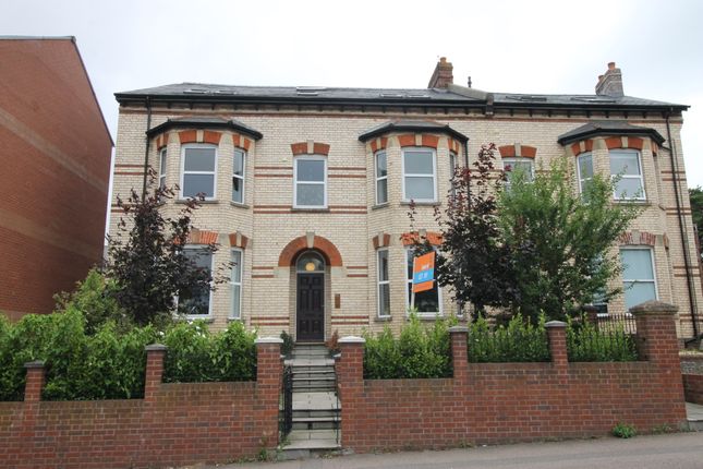 Thumbnail Flat to rent in Magdalen Road, St Leonards, Exeter