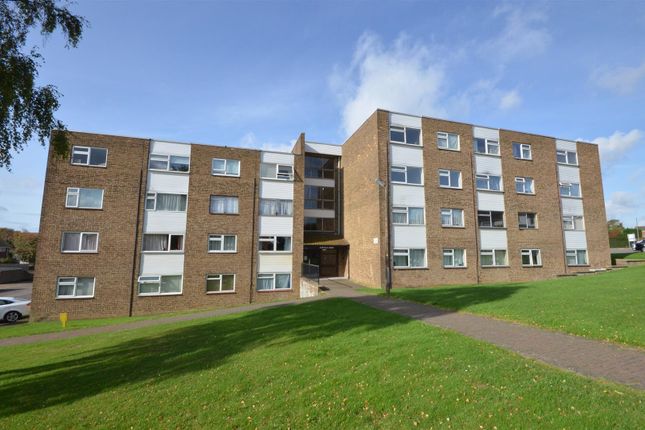 Thumbnail Flat for sale in Garfield Court, Handcross Road, Luton