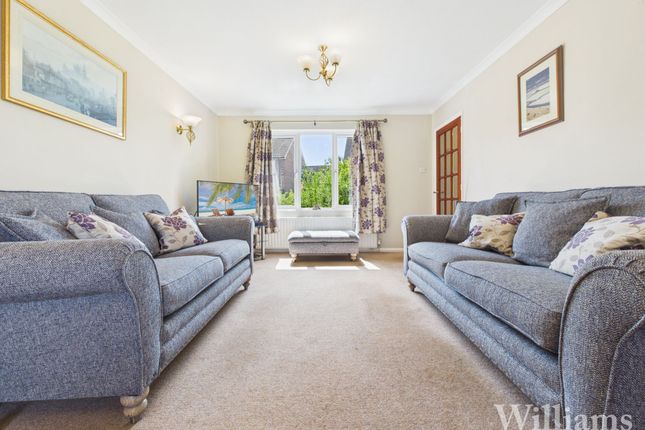 3 Bradenham Walk, Aylesbury photo 4