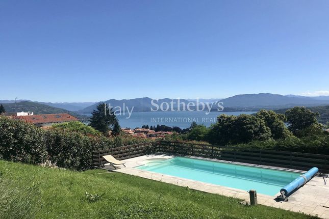 Villa for sale in Via Montrigiasco, Arona, Piemonte