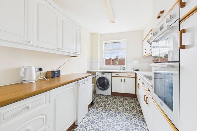 22, Stanford Orchard, Horsham photo 3