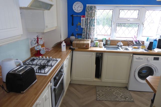 2, Devon Close, College Town, Sandhurst photo 2