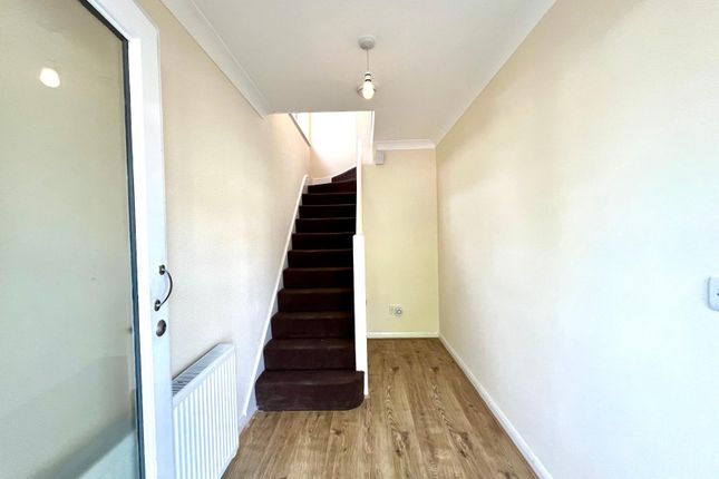 Thumbnail Flat to rent in Petts Hill, Northolt
