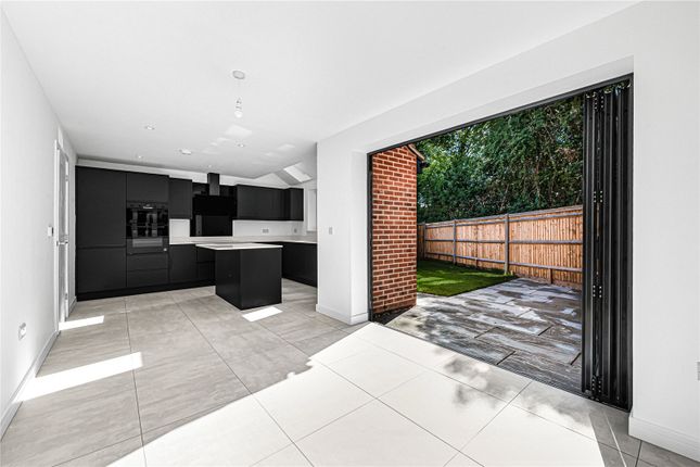 38A, York Close, Horsham photo 3