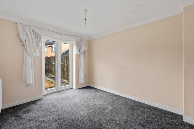 19 Salhouse Gardens, St. Helens photo 2
