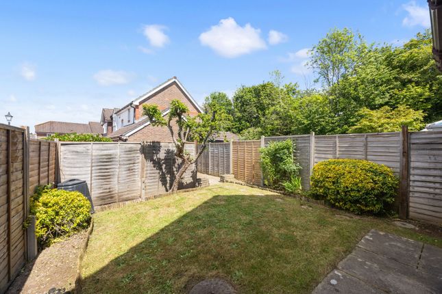 6 Cissbury Close, Horsham photo 4