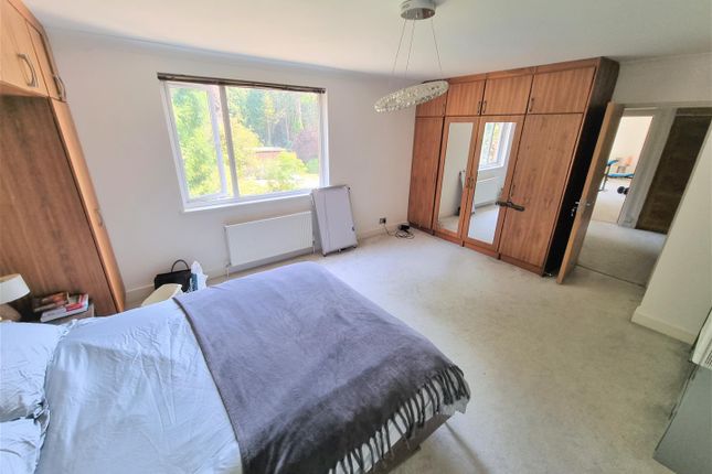 Flat to rent in The Avenue, Branksome Park, Poole