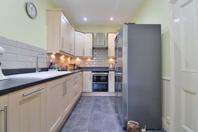 22, Lynton Grove, Portsmouth photo 3
