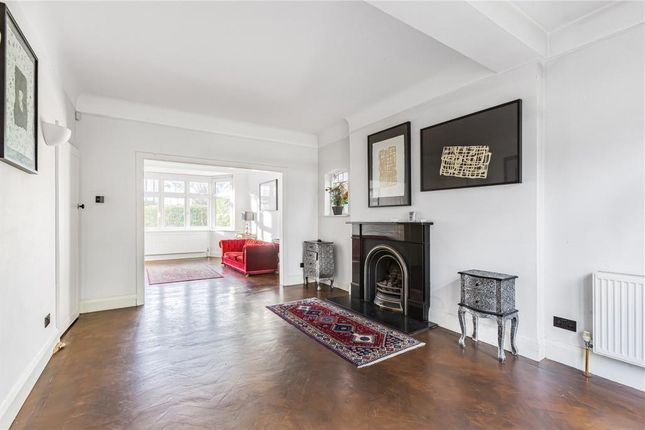 Hollybush Close, Wanstead photo 4