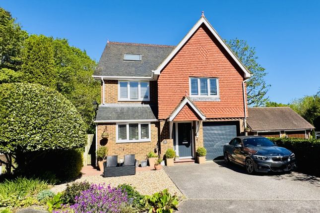 5-bed house on 48, Beauclerk Green, Winchfield, £750,000