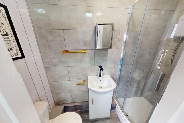 Cardigan Road Hyde Park, Leeds photo 4