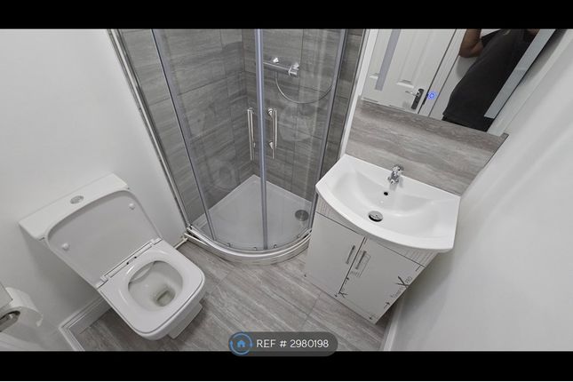 Room, Warbreck Moor, Liverpool photo 4