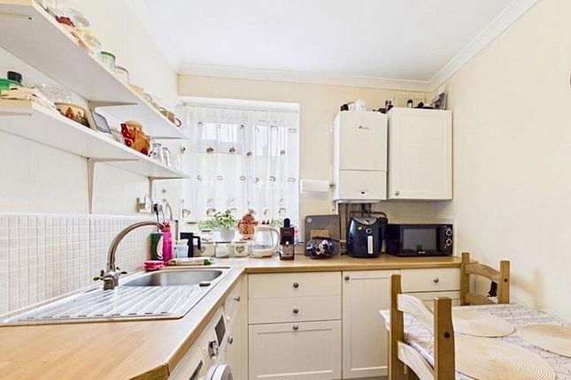 15, Buckton Road, Borehamwood photo 2