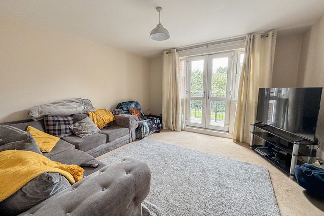 Flat 5, Follygate, Aldermans Hill, Hockley photo 2
