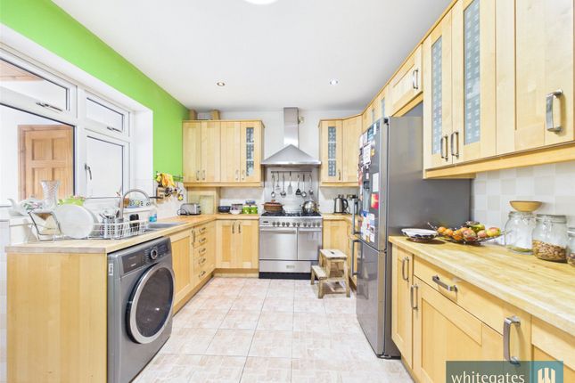 63, Heights Lane, West Yorkshire photo 4