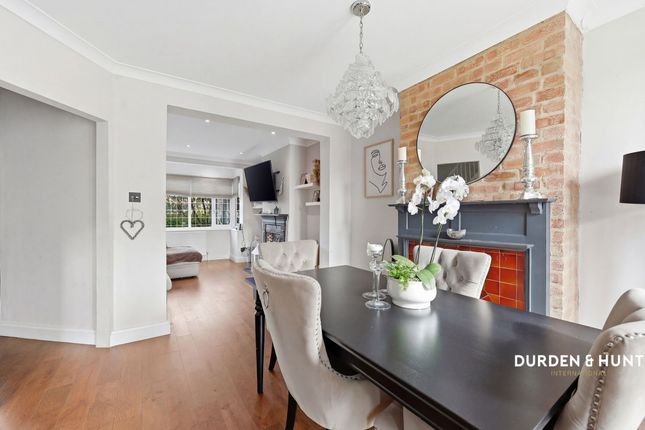 153 Brackley Square, Woodford Green photo 4