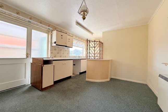 1, Fritton Close, Great Yarmouth photo 3