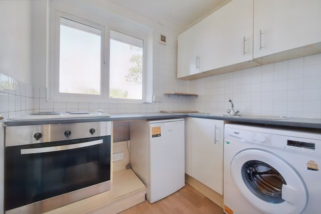 Flat for sale in Silkdale Close, Oxford