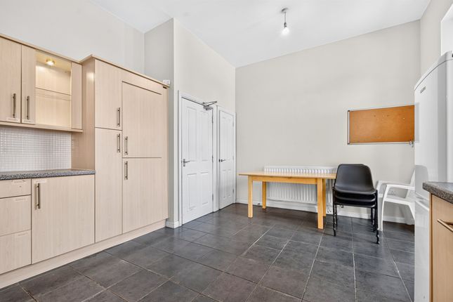 120, Mosquito Way, Hatfield photo 4