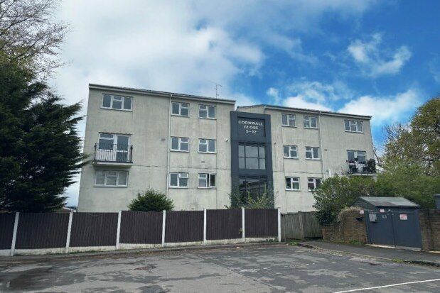 Flat to rent in Cornwall Close, Macclesfield