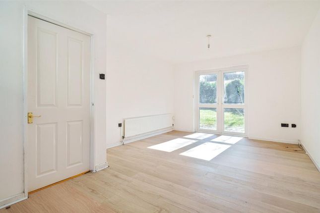 22, Shaftesbury Close, Bracknell photo 3