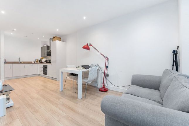 Flat for sale in Sutton Court Road, Sutton, Surrey