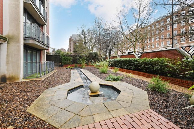 Flat to rent in Regents Park House, Park Road