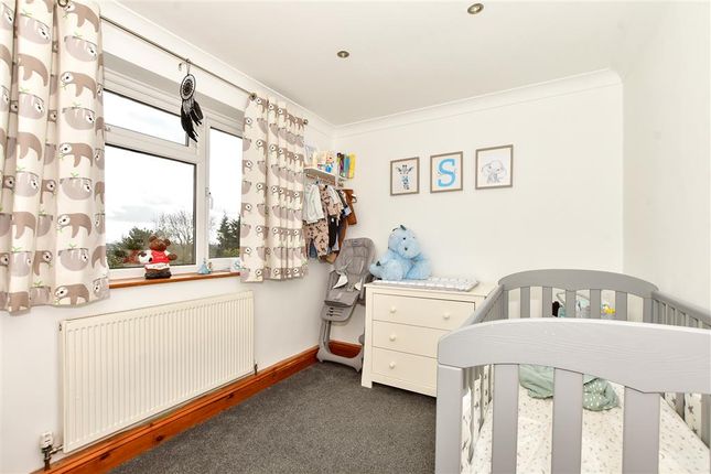 Flat for sale in Horn Lane, Woodford Green, Essex