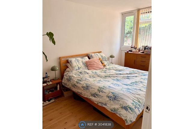 Arbor Court, Stoke Newington, London photo 4