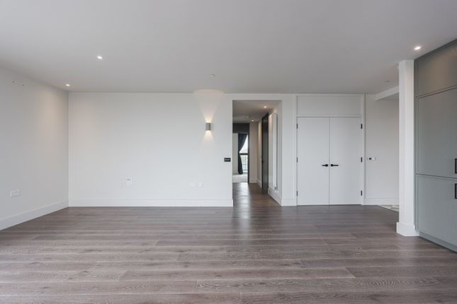 Flat for sale in Windsor Square, Woolwich
