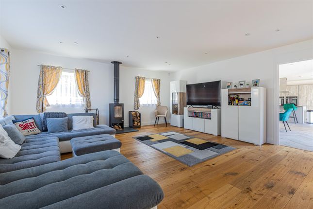 Lozelles House, Heol Y Delyn, Cardiff photo 4