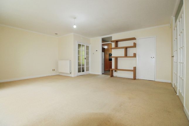 Flat 32,, Laburnum Court, Stanmore photo 4
