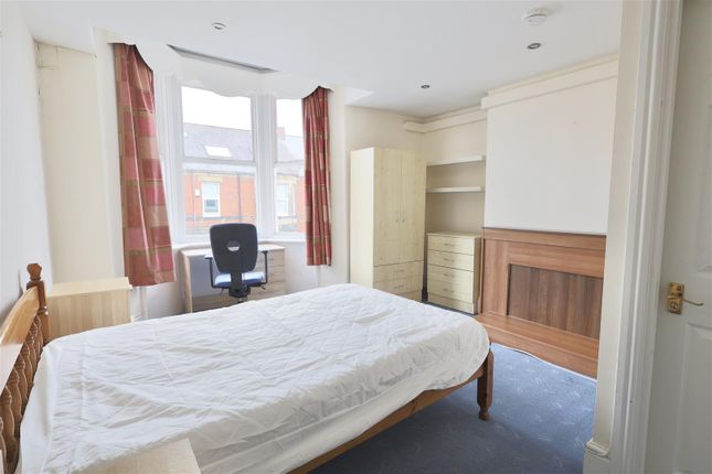 6-bed flat on Hazelwood Avenue, Newcastle Upon Tyne, £4,030/mo