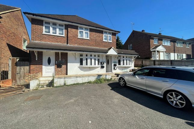 Thumbnail Flat to rent in Desborough Avenue, High Wycombe