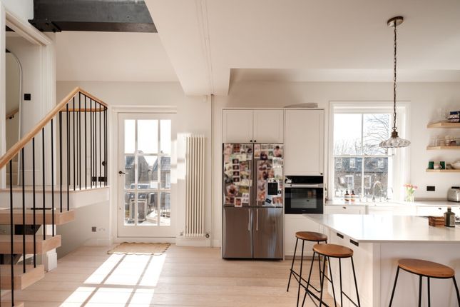 Top Floor Flat, 71, Oxford Gardens, London photo 3