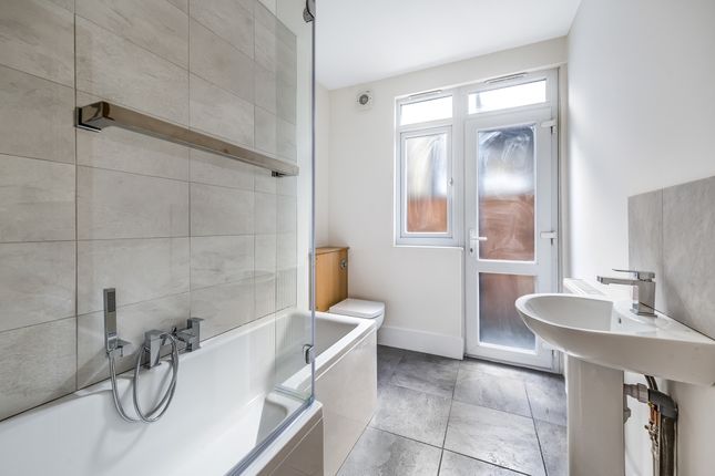 12a, Kinsale Road, London photo 4