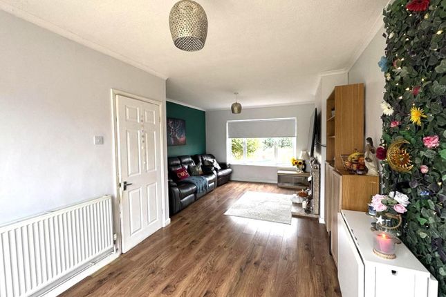 8, Enfield Close, Swansea photo 3
