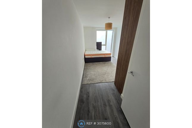 Flat, Laurina Apartments Carnation Gardens, Hayes photo 2