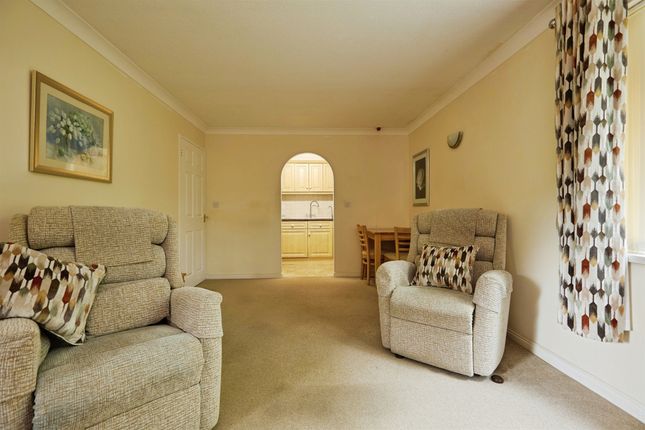 Flat 6, Hillbrook Court, Acreman Street, Sherborne photo 2