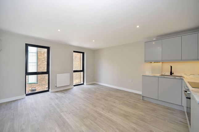 Flat D, Kathleen House Lion Mead, Haslemere photo 4