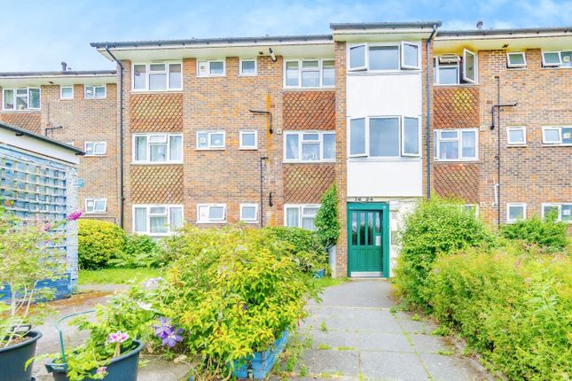 Thumbnail Flat for sale in Fir Tree Gardens, Croydon