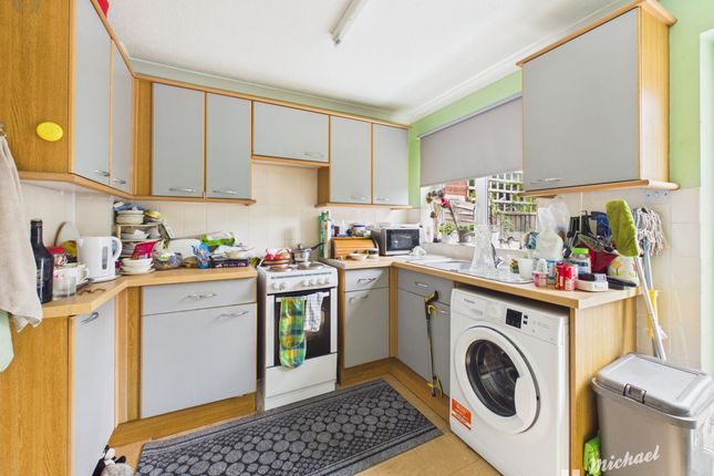 15 Willow Road, Aylesbury photo 4
